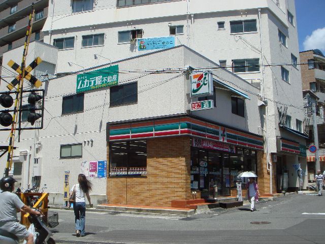 Convenience store. Seven-Eleven Kobe Fukuzumidori 4-chome up (convenience store) 472m