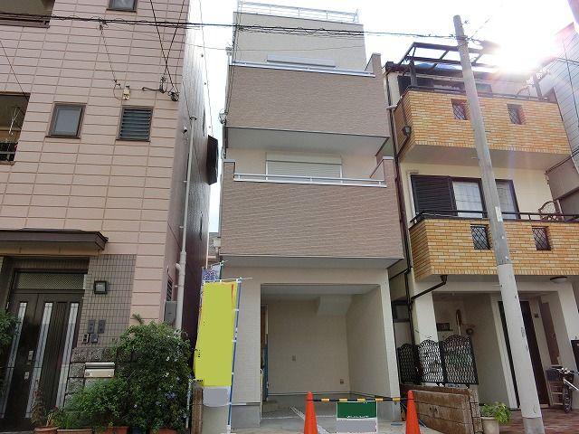 Local appearance photo. Local (11 May 2013) is shooting built-in garage! Guests preview the same day!