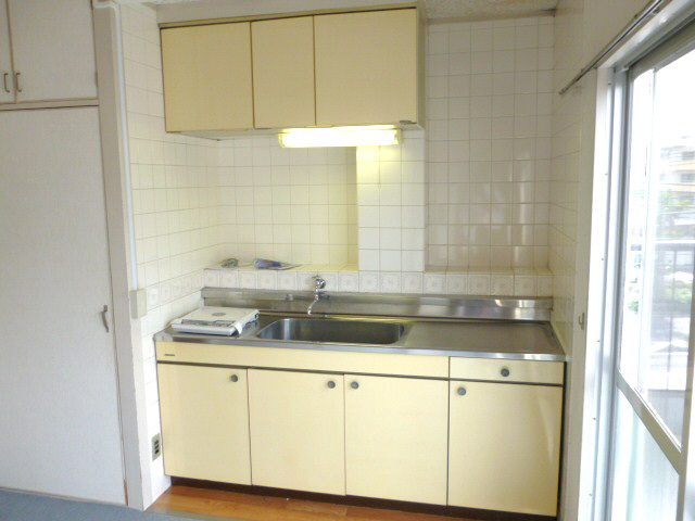 Kitchen. In IH stove leave even cuisine!