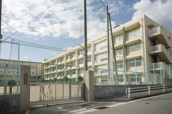 Surrounding environment. Municipal Eboshi Junior High School (7 min walk ・ About 540m)