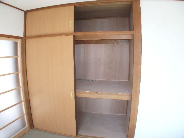 Receipt. With upper closet, There is also also available storage capacity depth.