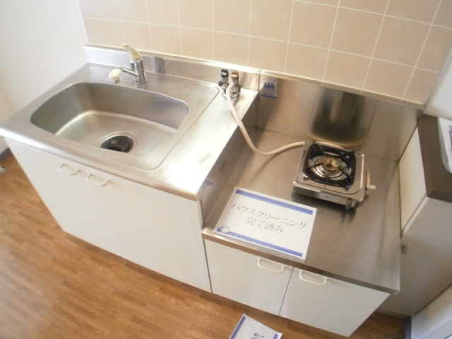 Kitchen. Dishes also convenient gas stove installation Allowed!