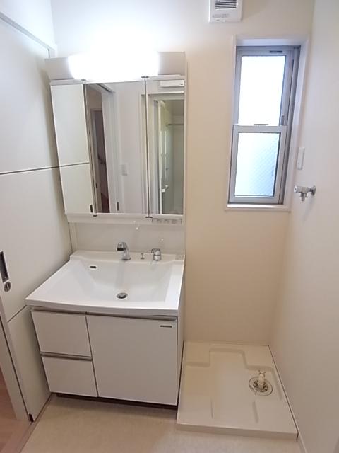 Wash basin, toilet
