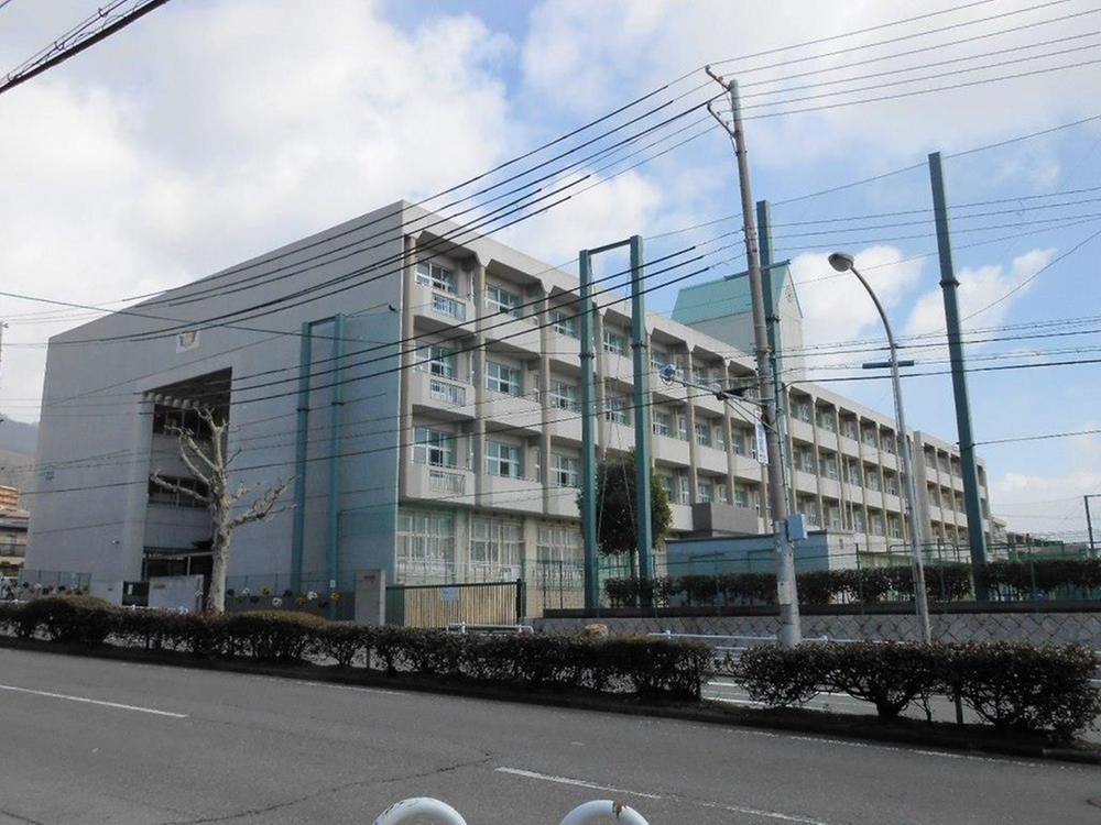 Junior high school. 1154m to Kobe Municipal falconer junior high school
