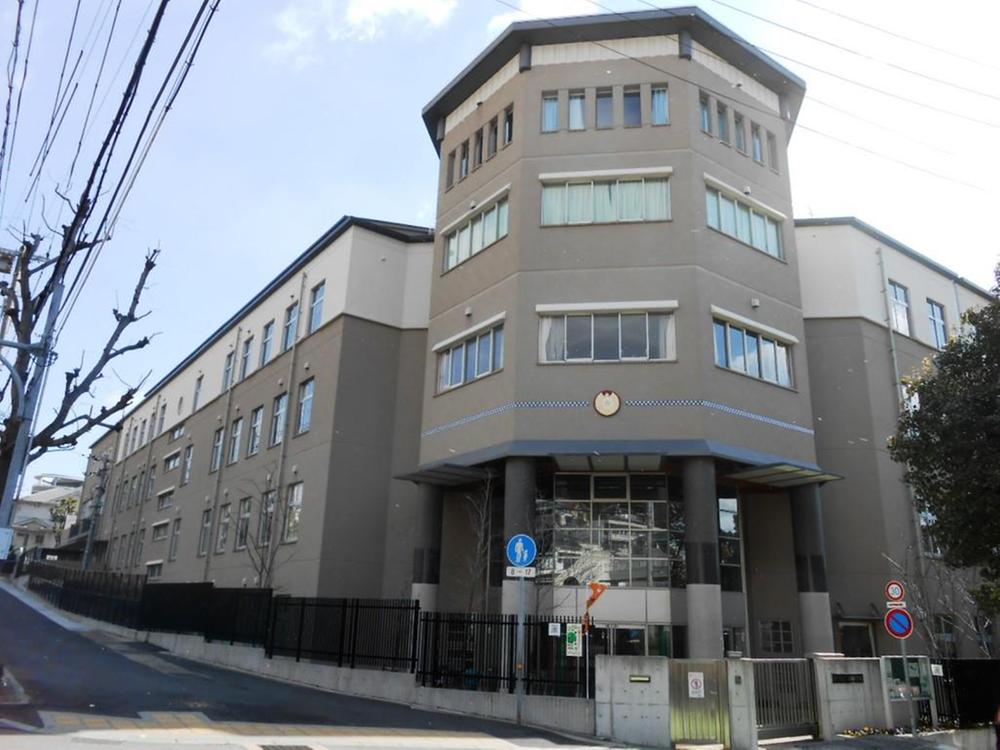 Primary school. 708m to Kobe Municipal Takaha Elementary School