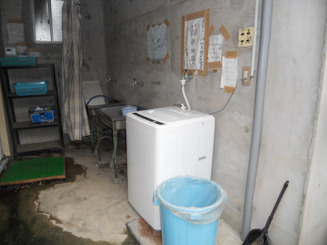 Other common areas. It is equipped with a shared washing machine