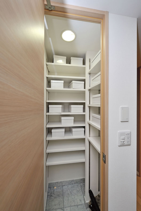 Receipt.  [Shoes-in closet] Shoes-in closet to produce a organized beautiful entrance around was. Is a sophisticated live up that interior highly design the impression ※ Some residential units (same specifications)