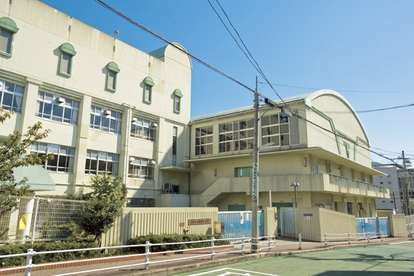 Surrounding environment. Municipal Hieda Elementary School (6-minute walk ・ About 470m)