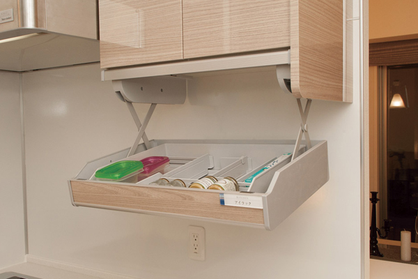 Kitchen.  [Ai rack] It established a liftable eye rack in the space of hanging cupboard. You can easily and out of storage products at the height of the eyes (same specifications)