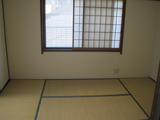 Non-living room. Japanese-style room (6 quires)