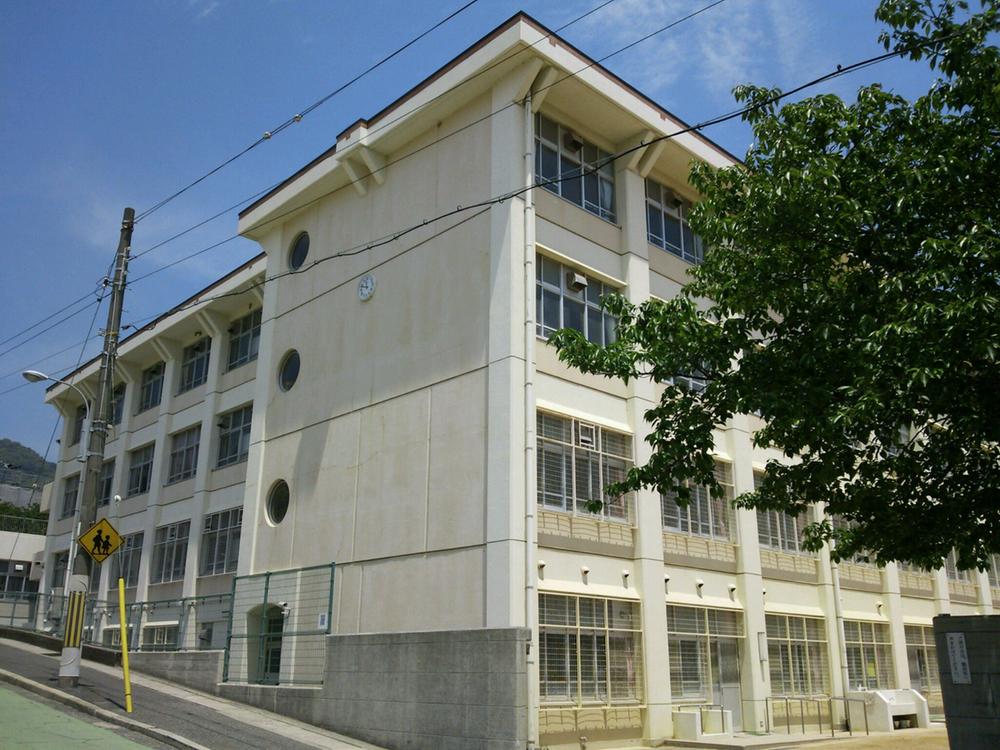 Primary school. Fukuzumi to elementary school 350m