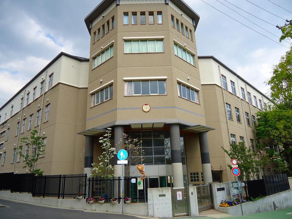 Primary school. This school was opened from 840m 1932 until Kobe Takaha Elementary School. 