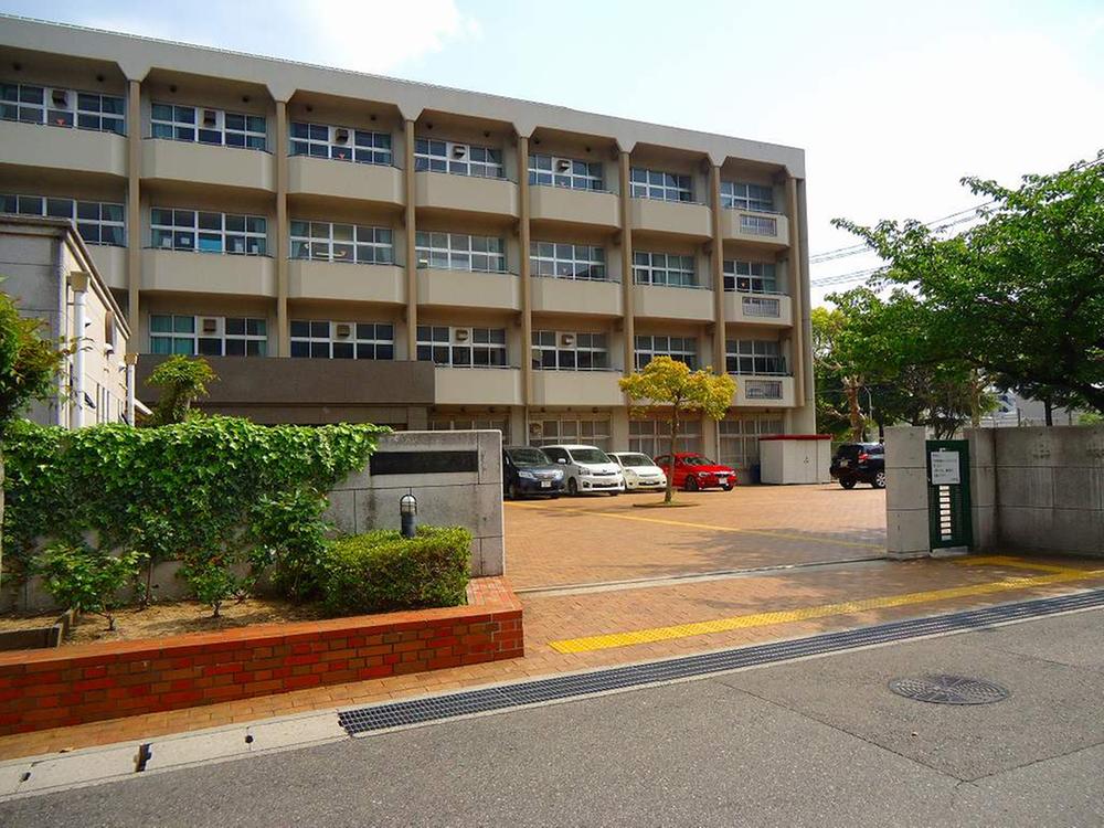 Junior high school. This school was opened from 1191m 1948 until Kobe falconer junior high school. 