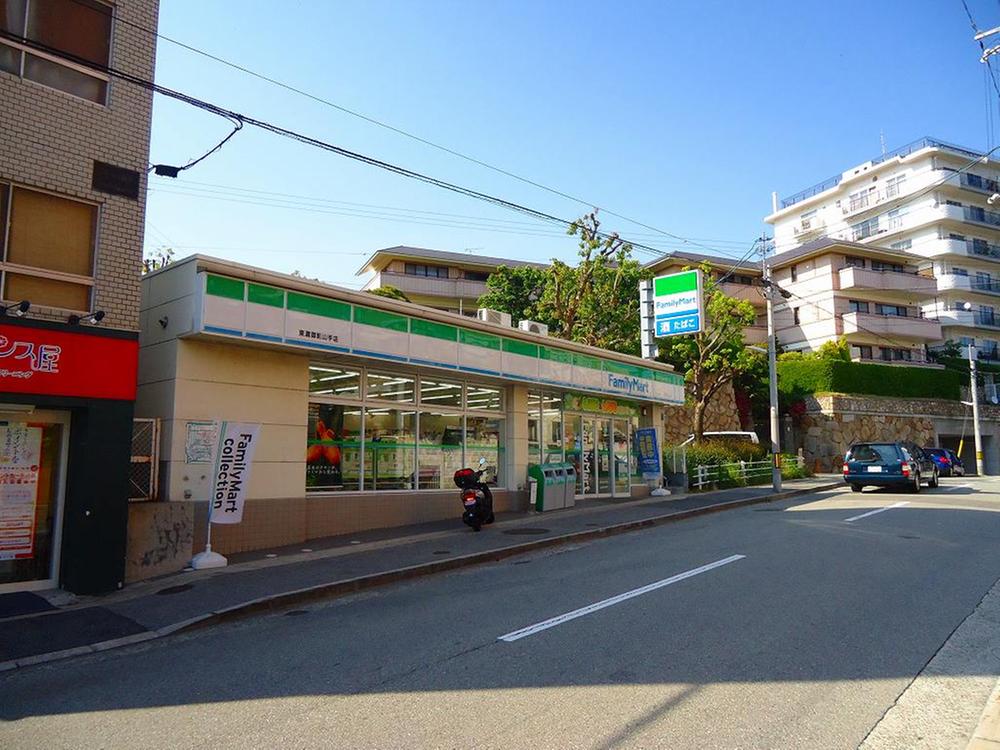 Convenience store. 774m to FamilyMart Dongtan Mikageyamate store will be saved a convenient convenience store is nearby. 