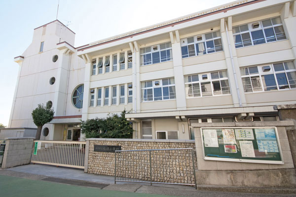 Surrounding environment. Municipal Fukuzumi elementary school (a 10-minute walk ・ About 800m)