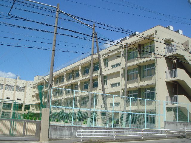 Junior high school. 476m to Kobe Municipal Eboshi junior high school (junior high school)