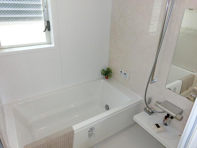 Bathroom. Room (August 2013) Shooting Relax in the spacious bathroom!