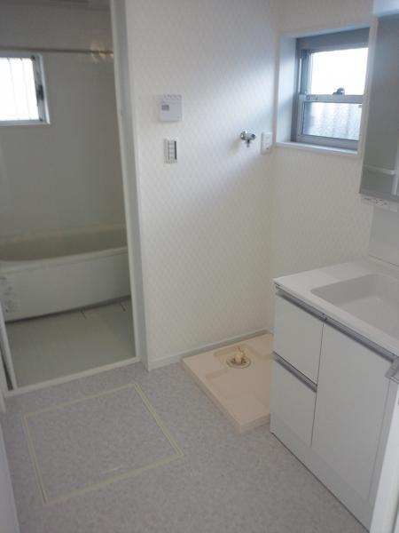 Wash basin, toilet