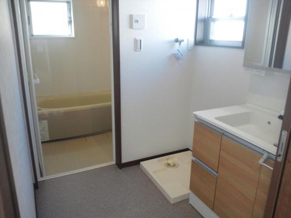 Wash basin, toilet