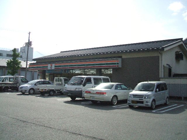 Convenience store. 420m to Seven-Eleven Kobe (convenience store)