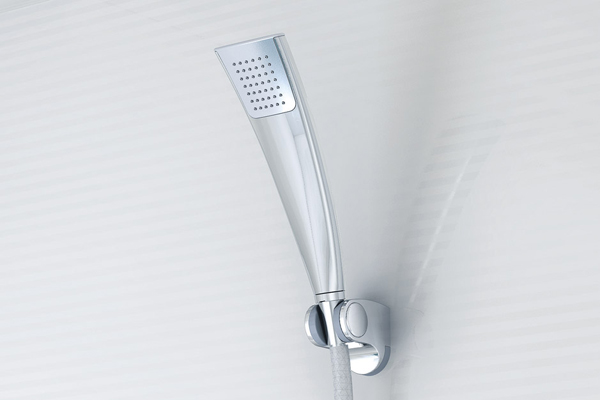 Bathing-wash room.  [Water-saving shower head] By new technology, By including air hot water, The hot water of every grain has a large grain of. While water-saving, You can experience plenty of bathing comfort (same specifications)