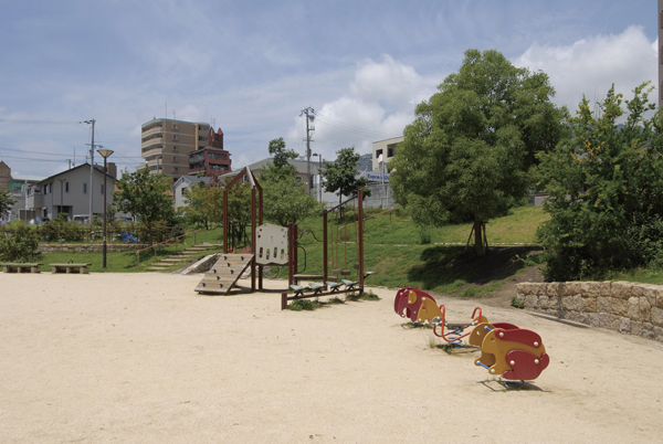 Surrounding environment. Rokko style of township park (4-minute walk ・ About 260m)