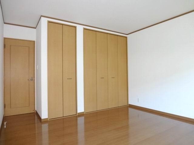 Non-living room. 1 Kainushi bedroom 8.5 Pledge. With closet. Is a cross stuck Kawasumi.