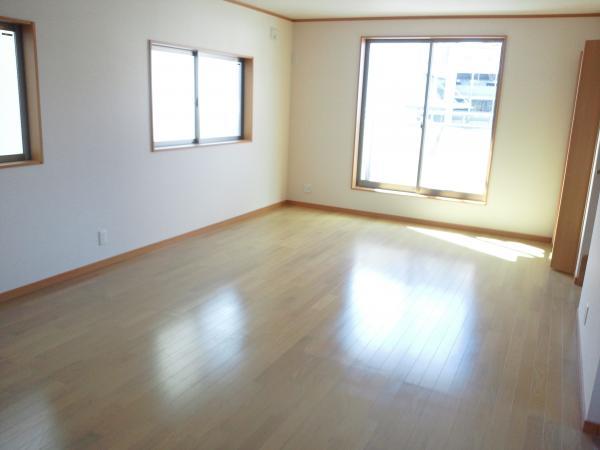 Living. 19 Pledge of spacious living!