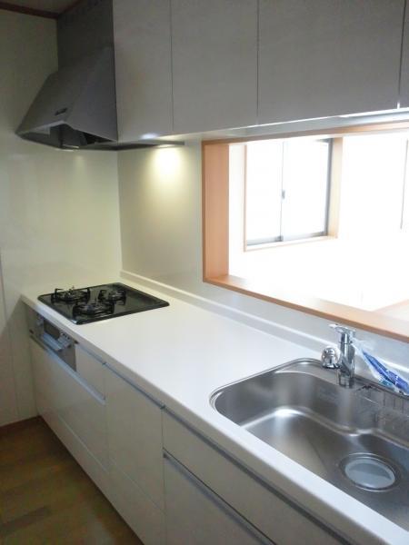 Kitchen. Counter kitchen that can happily cooking!