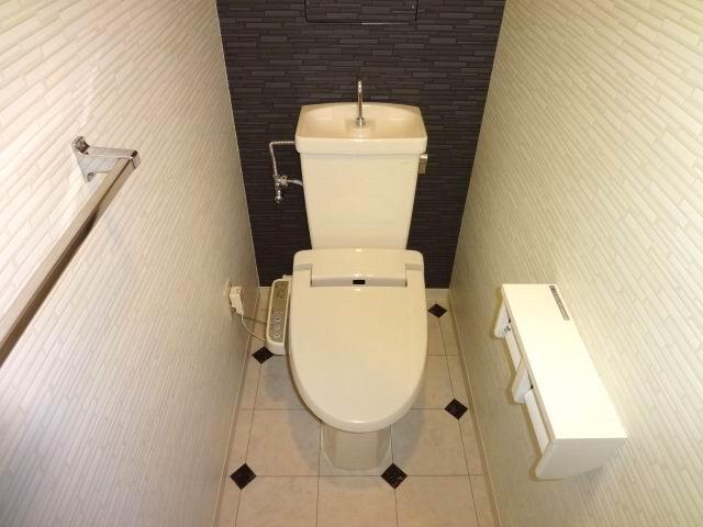 Toilet. toilet. cross ・ CF Hakawasumi. Shower toilet already replaced.
