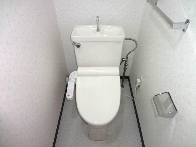 Toilet. toilet. cross ・ CF Hakawasumi. Shower toilet already replaced.