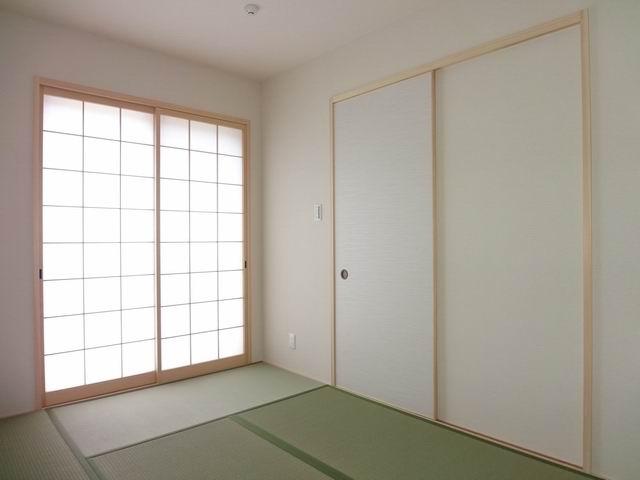 Non-living room. First floor Japanese-style room 6 quires. With closet. Is yang This good at MinamiMuko. 