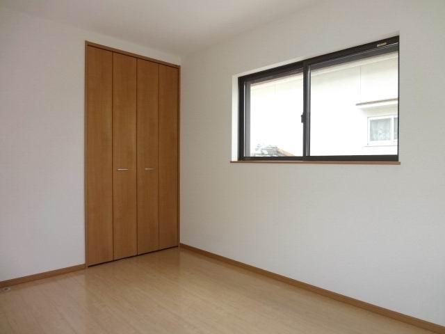 Non-living room. 2 Kaiyoshitsu 6 Pledge. Two-sided lighting. bay window ・ balcony ・ It is with a closet. 