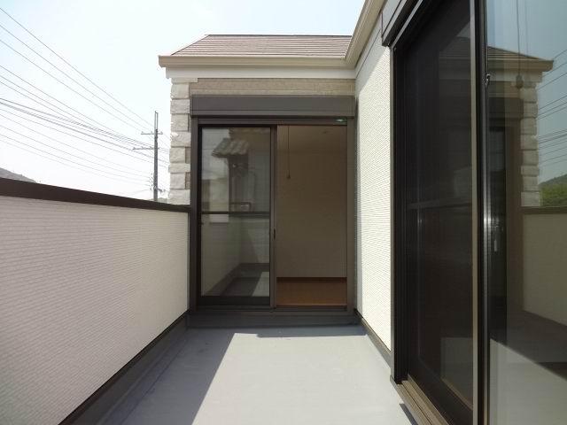 Balcony. Second floor balcony of Hidamari. Dehaba wide spacious size. 