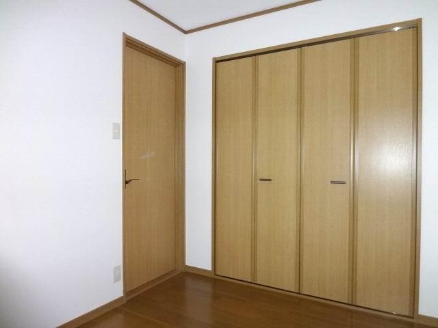Non-living room. 1 Kaiyoshitsu 4.5 Pledge. Two-sided lighting. With closet. Is a cross stuck Kawasumi.