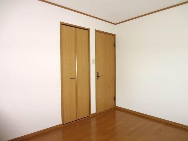 Non-living room. 3 Kaiyoshitsu 5.2 Pledge. Two-sided lighting. With closet. Is a cross stuck Kawasumi.