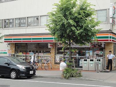 Convenience store. Seven-Eleven 326m to Kobe Oyashikidori 3-chome