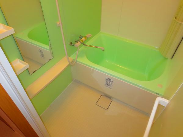 Bathroom. Fashionable color bathtub.  Is it is going to take tired.