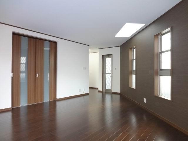 Living. Second floor living room. LDK18 Pledge. Electric shutter shutters ・ It is with floor heating (nook). 