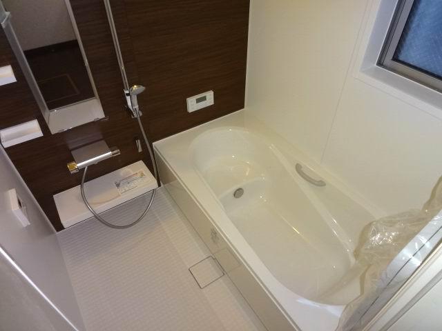 Bathroom. First floor bathroom. Mist sauna ・ System bus with drying heater. 