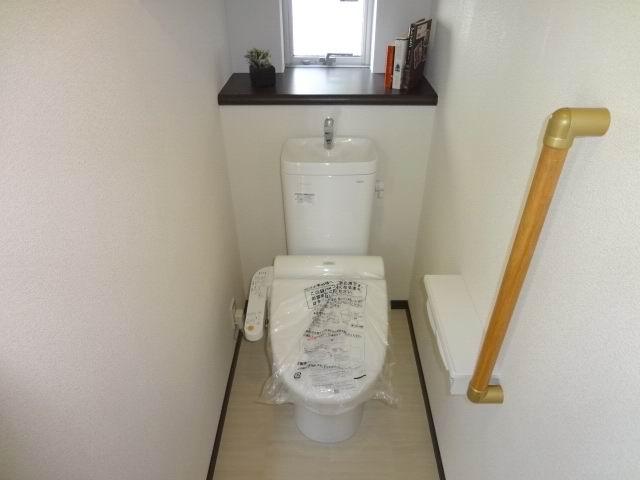 Toilet. 1st floor ・ Second floor toilet. Shower toilet. 