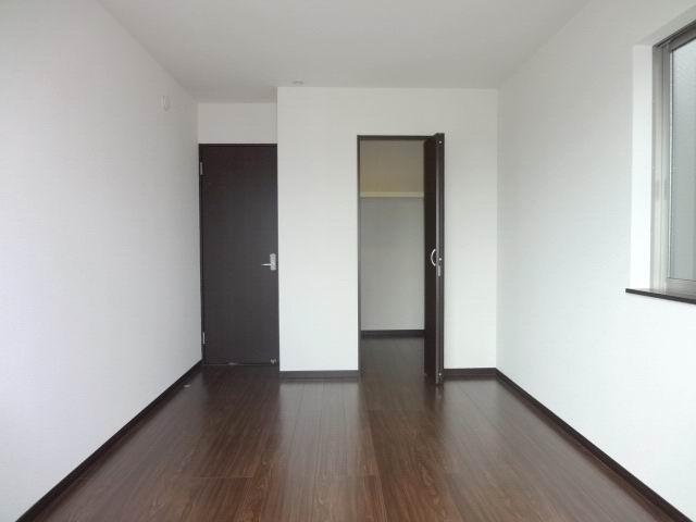 Non-living room. 2 Kaiyoshitsu 6.25 Pledge. MinamiMuko. balcony ・ Walk-in closet is equipped with. 