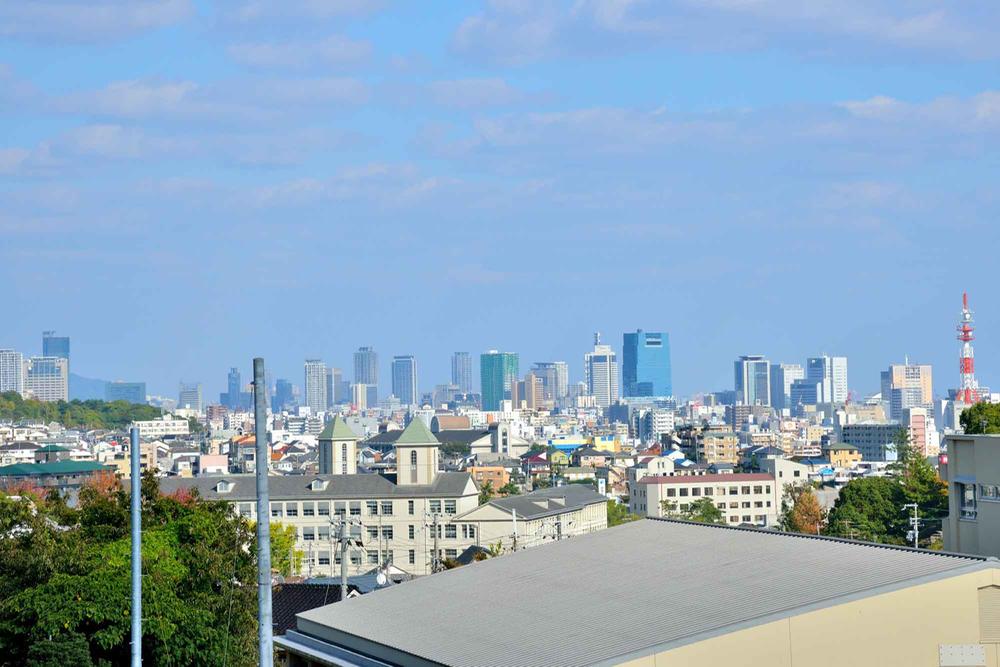 Other local. View from the site (November 2012) shooting View is one of the charm of this apartment complex overlooking the Kobe. 