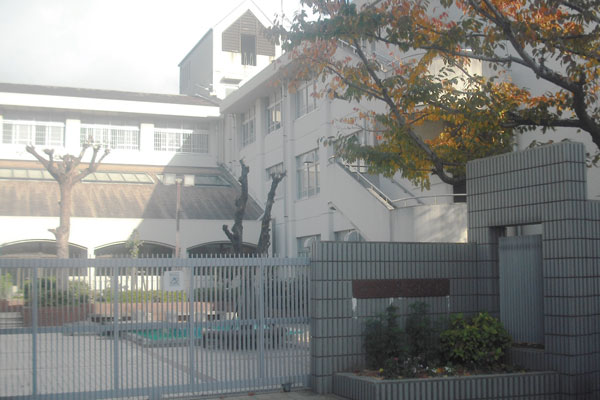 Surrounding environment. Kobe Municipal paralysis Elementary School (8-minute walk ・ About 630m)