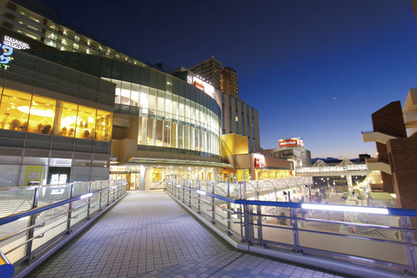 Surrounding environment. shopping ・ Gourmet, of course, Redevelopment city that boasts the trend of enhancement up to the cinema "Application Shin-Nagata". Comfortable life location every scene of the everyday is completed on foot zone will spread (photo, "Application Plaza Fast" / 3-minute walk ・ About 170m)