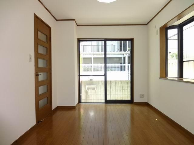 Non-living room. 1 Kaiyoshitsu 5.87 Pledge. With storage. Yang This good at MinamiMuko. Is a cross stuck Kawasumi.