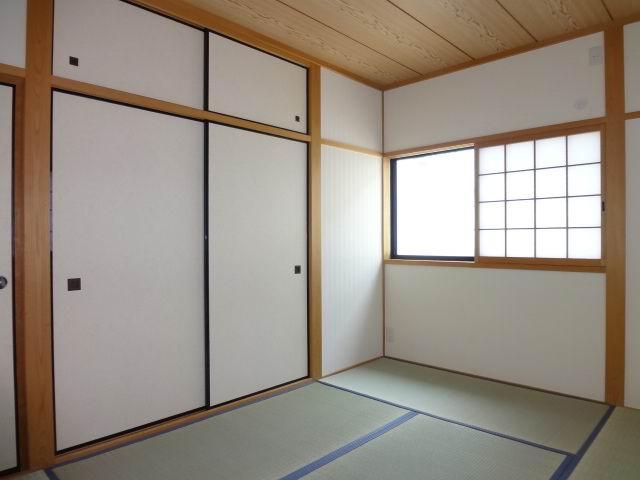 Non-living room. Second floor Japanese-style room 6 quires. With closet. Two-sided lighting. cross ・ tatami ・ Fusumaha is Kawasumi.