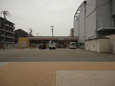 Convenience store. Seven-Eleven 581m to Kobe Oyashikidori 3-chome
