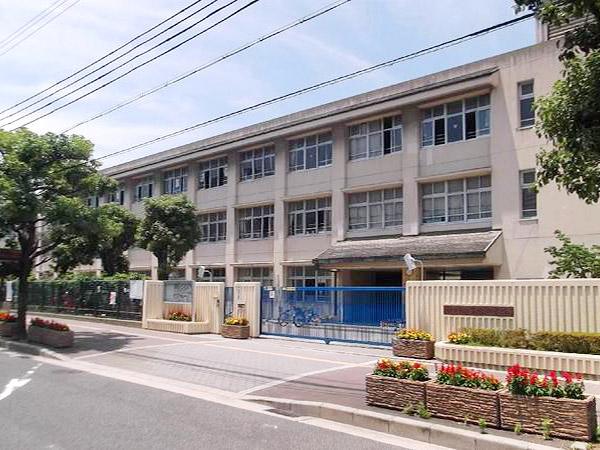 Primary school. Municipal Hasuike 600m up to elementary school