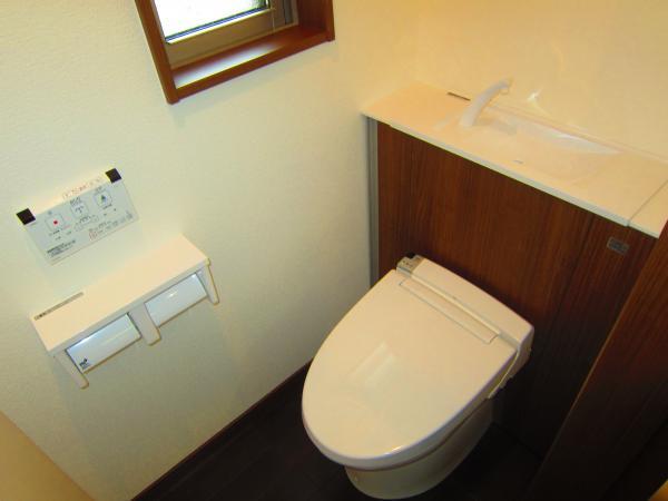 Toilet. I feel the cleanliness on colors. Washlet comes with course.